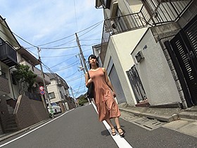 マキシワンピ女をレイプ!3薄着1枚で出歩くエロ女を人気の少ない場所まで尾行して… あえて脱がさず服の上から身体をまさぐり着衣のままハメて中出し サンプル動画サムネイル